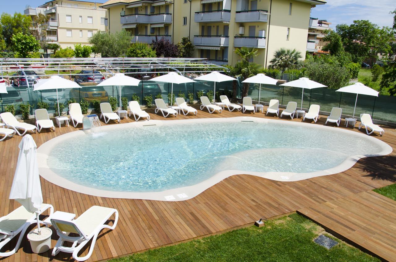 Almaluna Hotel & Resort Alba Adriatica Exterior foto